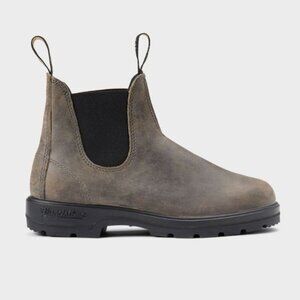NIB Women's Blundstone 550 Chelsea Boots - Color: Rustic Brown